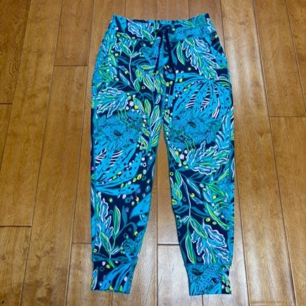 Lilly Pulitzer Luxletic Island Mid Rise Jogger Size M UPF 50+ Catty Purrsonality